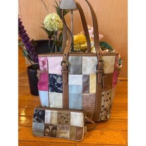 Coach 10001 Signature Patchwork Shoulder Bag Tote Shopper AND WRISTLET 2PC (100